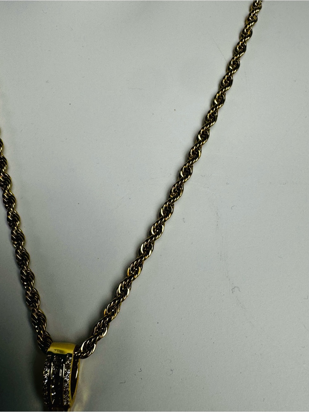 Gold Tone Iced Out Letter V Pendant Rope Chain Necklace New - Picture 3 of 8